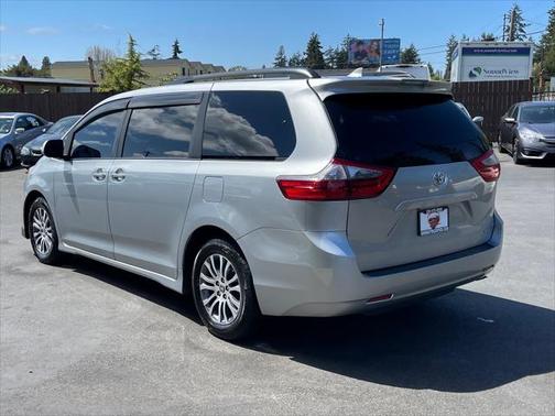 2020 Toyota Sienna XLE