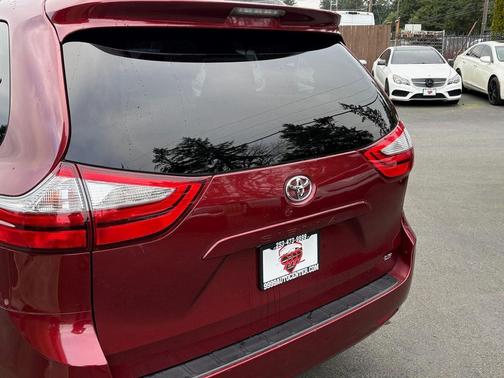 2016 Toyota Sienna LE