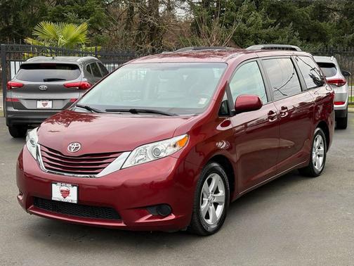 2016 Toyota Sienna LE