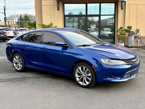 Vivid Blue Pearlcoat 2015 Chrysler 200 S