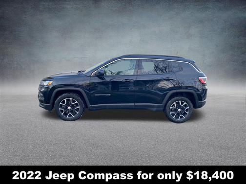 Diamond Black Crystal Pearlcoat 2022 Jeep Compass Latitude