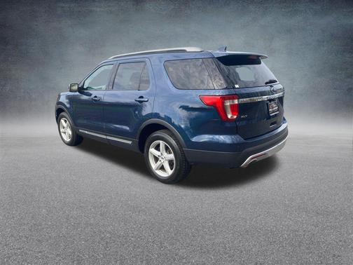Blue Jeans Metallic 2017 Ford Explorer XLT