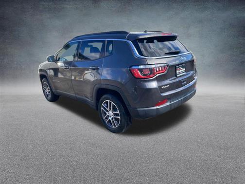 Granite Crystal Metallic Clearcoat 2018 Jeep Compass Latitude