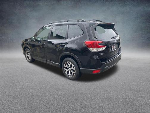 Crystal Black Silica 2023 Subaru Forester Premium