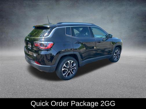 Diamond Black Crystal Pearlcoat 2022 Jeep Compass Limited