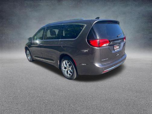 Granite Crystal Metallic Clearcoat 2017 Chrysler Pacifica Touring-L