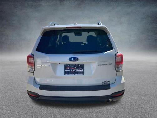 Crystal White Pearl 2018 Subaru Forester 2.5i Limited