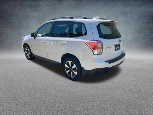 Crystal White Pearl 2018 Subaru Forester 2.5i Limited