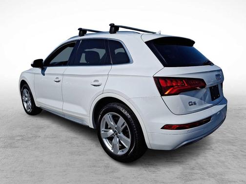 White 2019 Audi Q5 2.0T Premium Plus