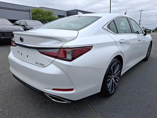 2023 Lexus ES 350 Base