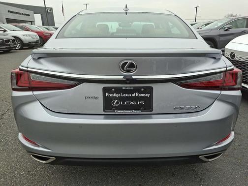 2025 Lexus ES 350 Base