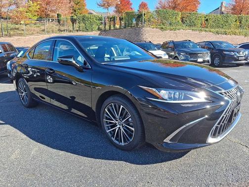 2023 Lexus ES 300h Base