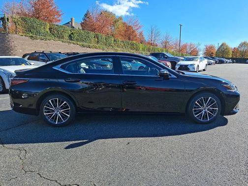 2023 Lexus ES 300h Base