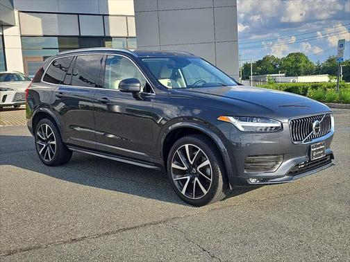2022 Volvo XC90 T6 Momentum