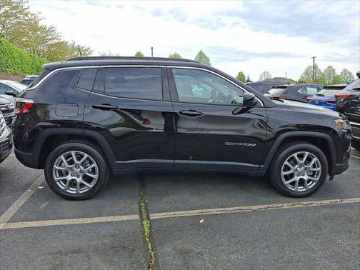 2022 Jeep Compass Latitude Lux