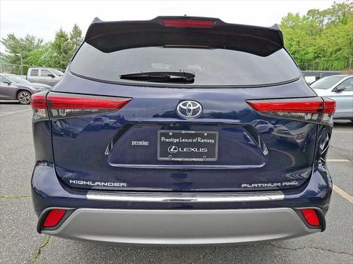2022 Toyota Highlander Platinum