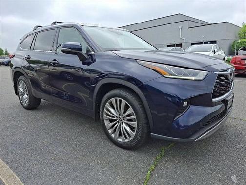 2022 Toyota Highlander Platinum