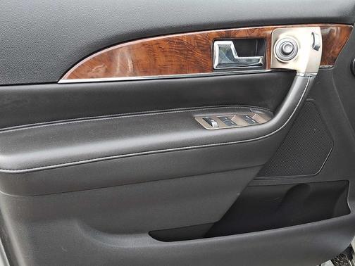 2015 Lincoln MKX Base