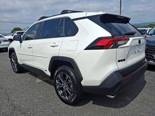 2022 Toyota RAV4 Hybrid XLE Premium