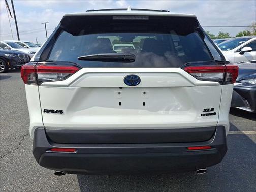 2022 Toyota RAV4 Hybrid XLE Premium