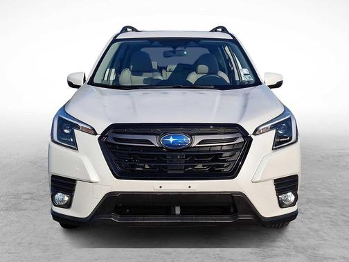 Crystal White Pearl 2023 Subaru Forester Limited