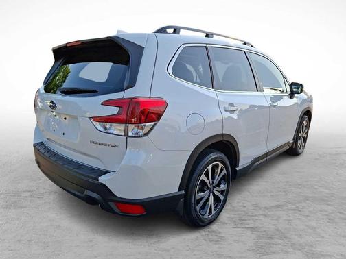 Crystal White Pearl 2023 Subaru Forester Limited