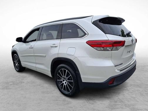 Blizzard Pearl 2018 Toyota Highlander SE