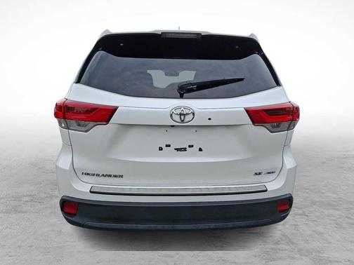 Blizzard Pearl 2018 Toyota Highlander SE