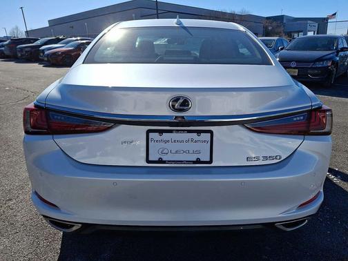 2023 Lexus ES 350 Base