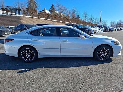 2023 Lexus ES 350 Base