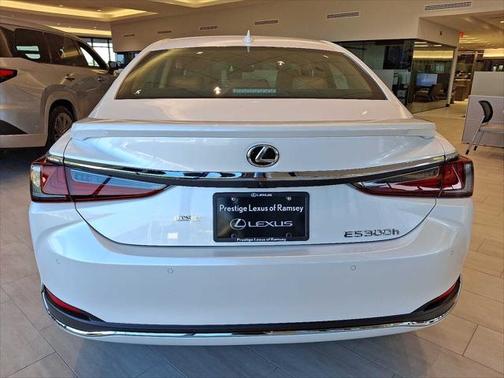 2025 Lexus ES 300h Base