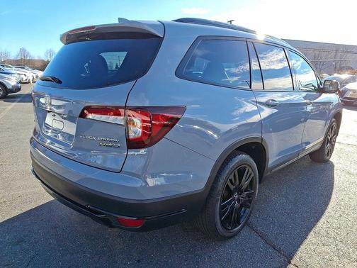 2022 Honda Pilot AWD Black Edition