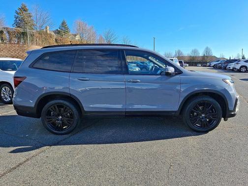 2022 Honda Pilot AWD Black Edition
