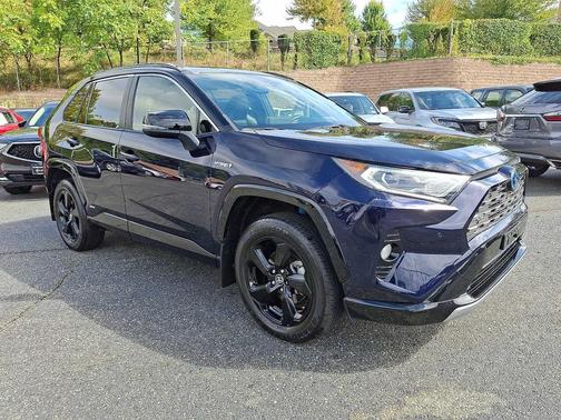 2020 Toyota RAV4 Hybrid SE