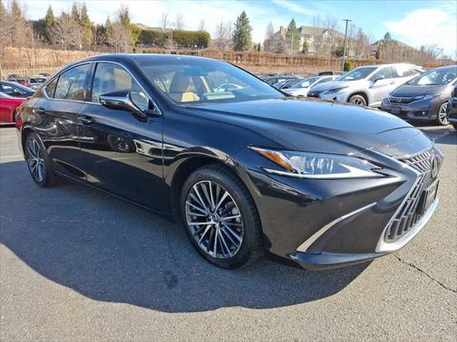 2023 Lexus ES 300h Base