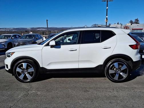 2019 Volvo XC40 T5 Momentum