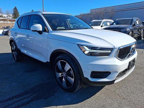 2019 Volvo XC40 T5 Momentum