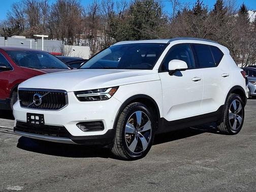 2019 Volvo XC40 T5 Momentum