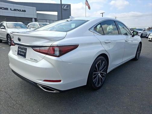 2023 Lexus ES 350 Base