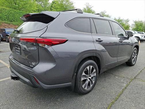 2022 Toyota Highlander Hybrid XLE