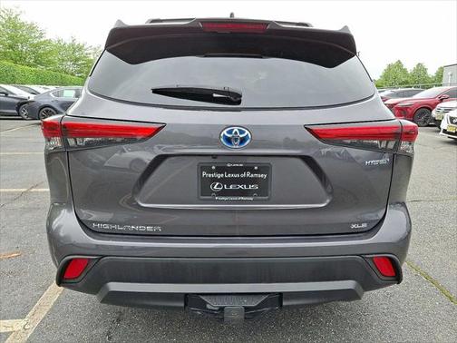 2022 Toyota Highlander Hybrid XLE