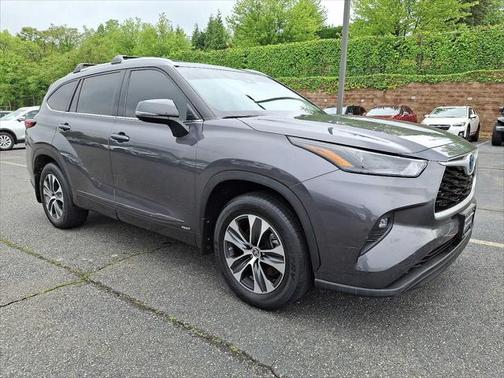 2022 Toyota Highlander Hybrid XLE