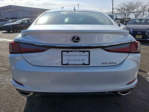 2023 Lexus ES 350 Base