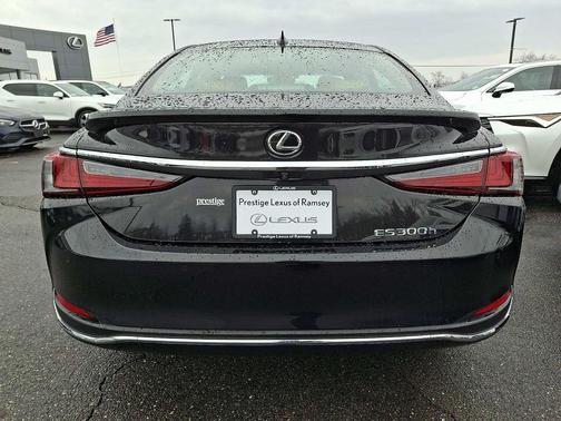 2024 Lexus ES 300h Base
