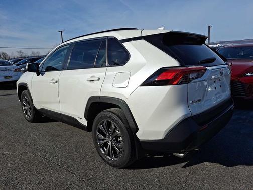 2022 Toyota RAV4 Hybrid XLE Premium