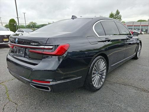 2022 BMW 750 i xDrive