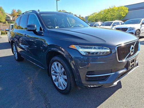2016 Volvo XC90 T6 Momentum