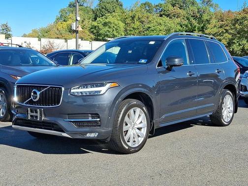 2016 Volvo XC90 T6 Momentum