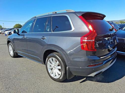 2016 Volvo XC90 T6 Momentum