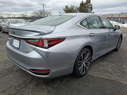 2023 Lexus ES 300h Base